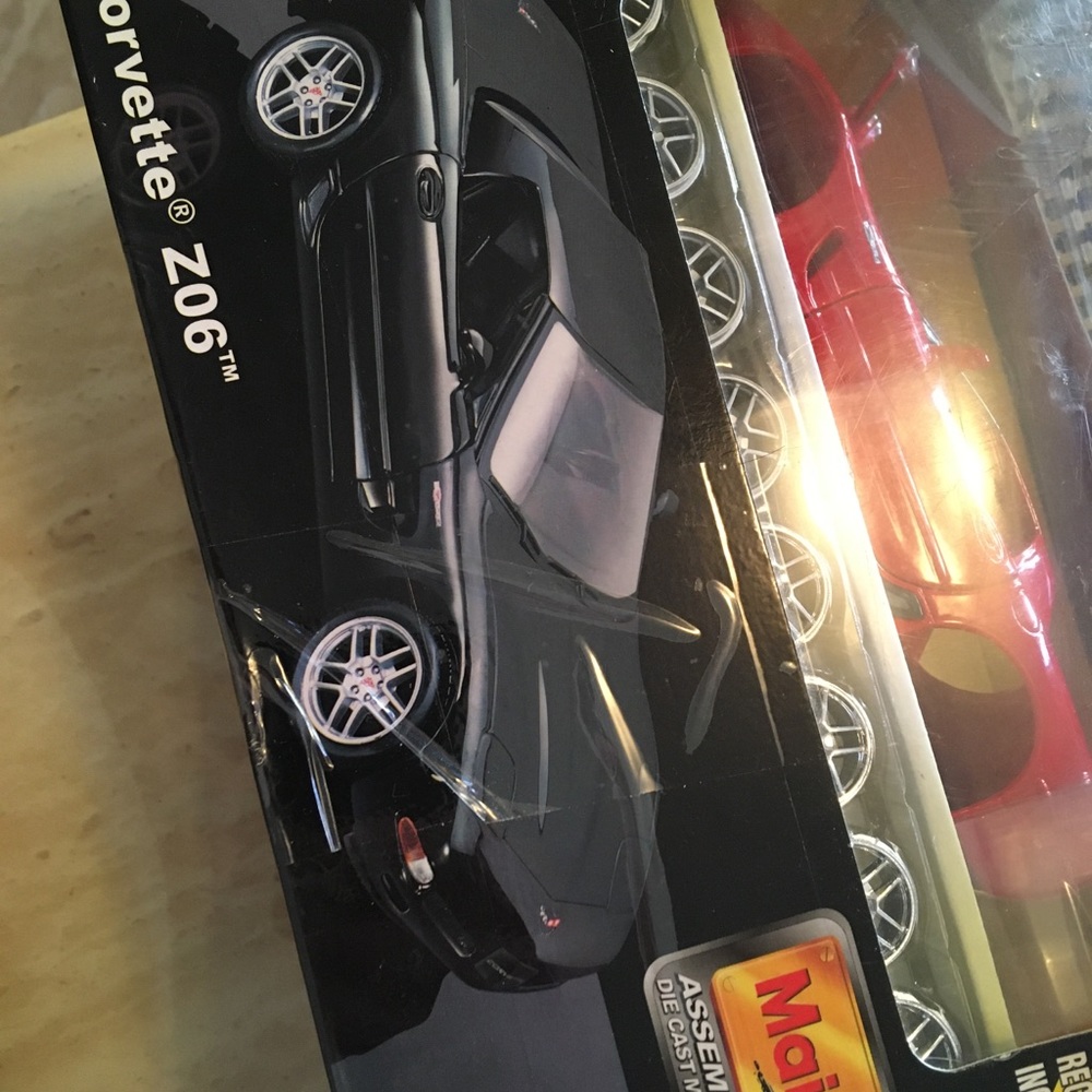Maisto Assembly Line Corvette Z06
